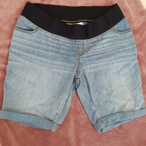 NWOT Liz Lange maternity bermuda shorts